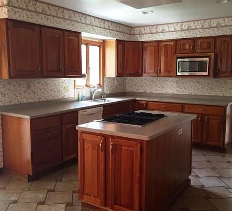 4th image of 37800 Fox Run Dr