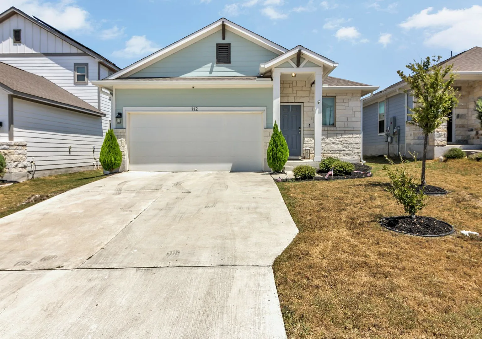 Stunning 3 bedroom, 2 bath home for lease! 112 Old Stagecoach Rd, Jarrell, TX — Photo 1