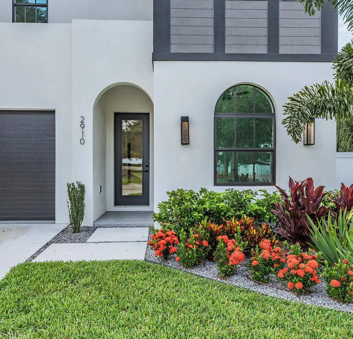 4 bed, 2362 sqft, $6,100 — Photo 3