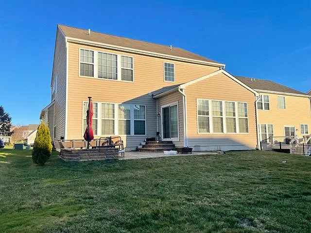 674 Empire Dr — Photo 4
