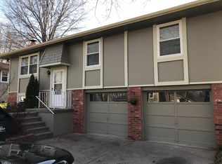 2713 SW 5th St, Blue Springs, MO 64014