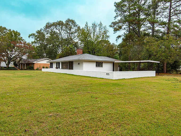 895 Greg Dr — Photo 4