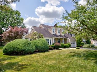 21 Pembroke Dr, Mendham, NJ