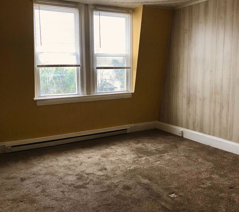 1st image of 520 Dinwiddie St APT 11