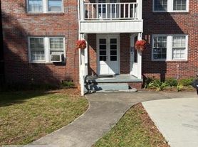 556 E Cherry St, Jesup, GA