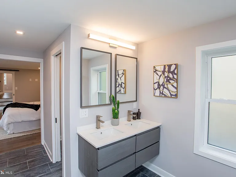 327 Wood St — Photo 46