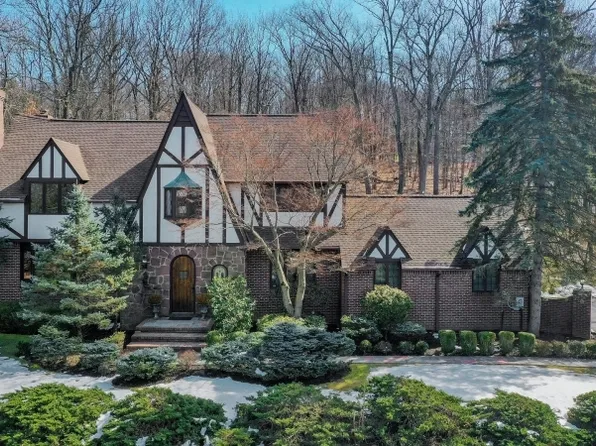 70 Nottingham Dr, Watchung Boro, NJ 07069