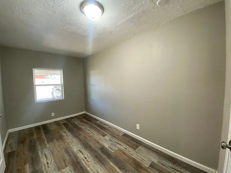 1800 NE 56th St — Photo 5