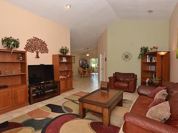 Large great room with volume ceilings, upgraded lighting and porcelain tile floors.   Freshly painted!