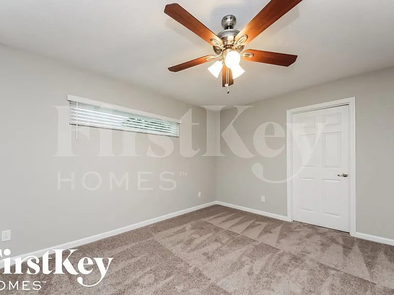 797 SW Hillsboro Cir — Photo 7