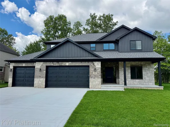 3418 Round Tree Dr, East China, MI 48054