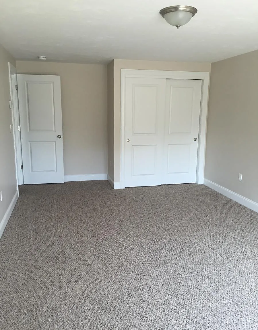 4 bed, 2.5 bath, 2000 sqft, $3,000 — Photo 2