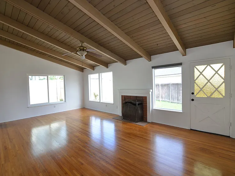 151 Acacia Way — Photo 3