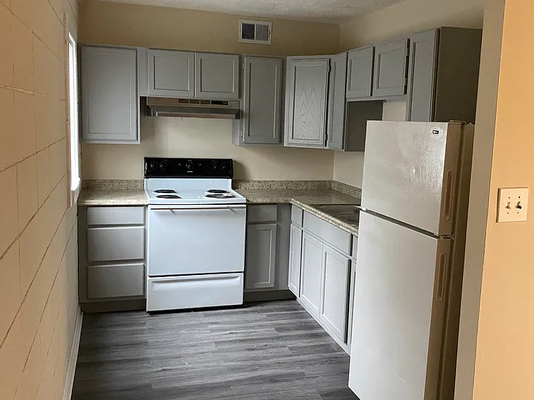Old Westport Apartments — Photo 6