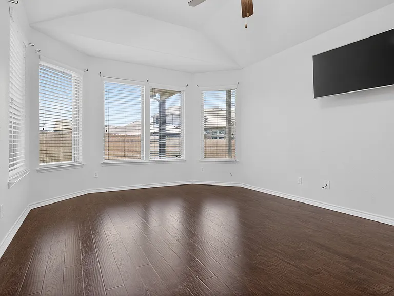 8728 Maple Ridge Trl — Photo 16