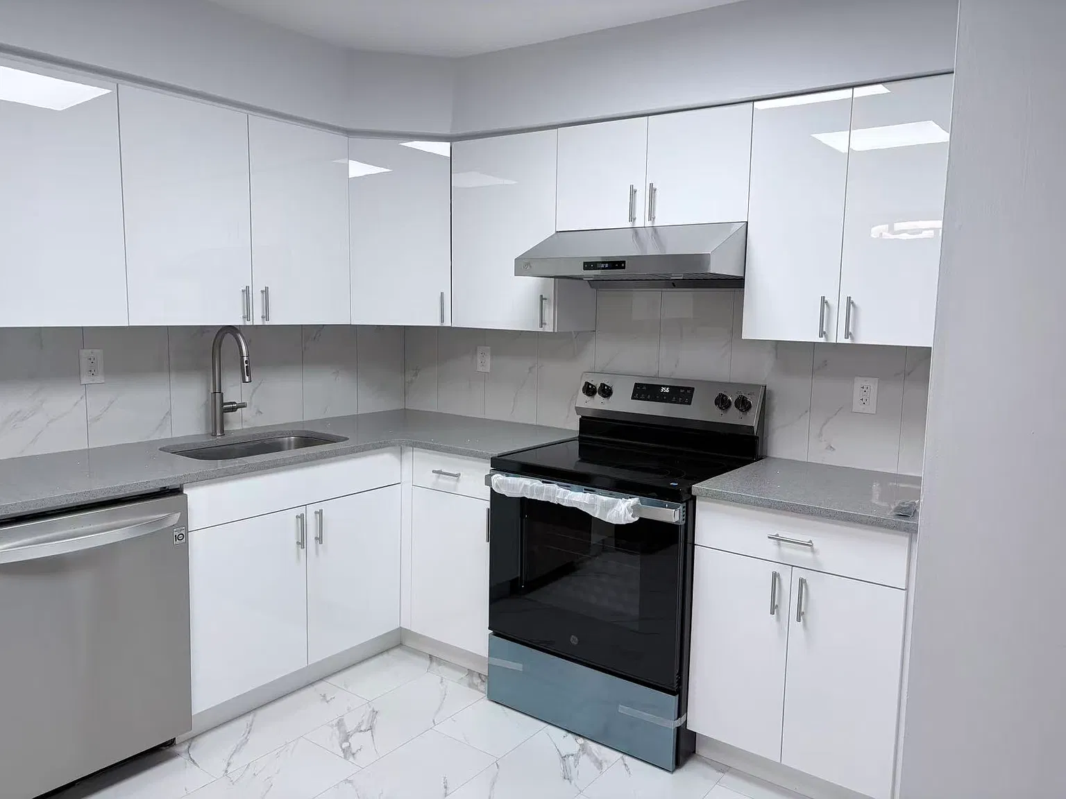 3 bed, $3,300 — Photo 3