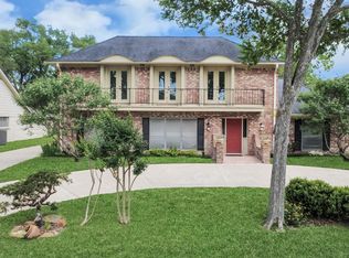 839 Longview Dr, Sugar Land, TX 77478