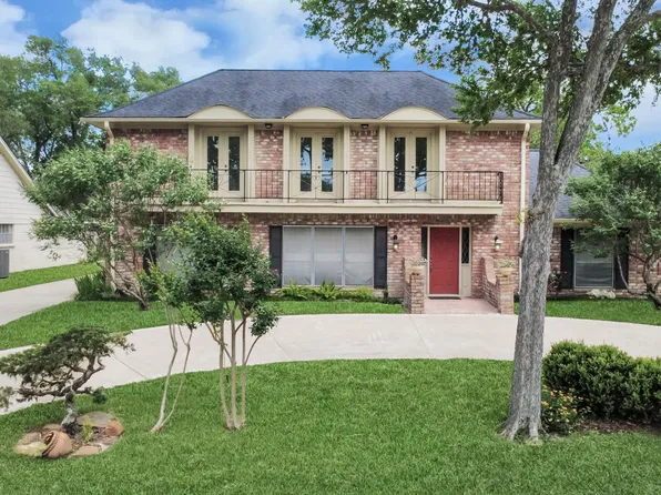 839 Longview Dr, Sugar Land, TX 77478