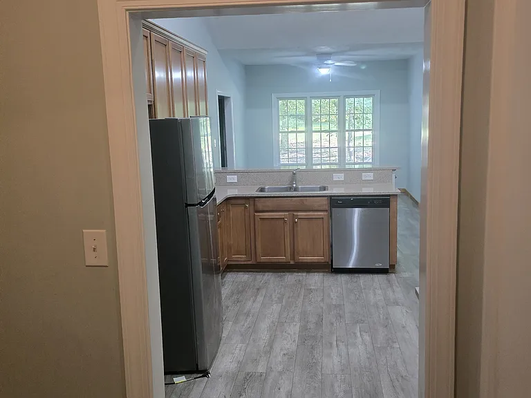 308 Madison Ct — Photo 29