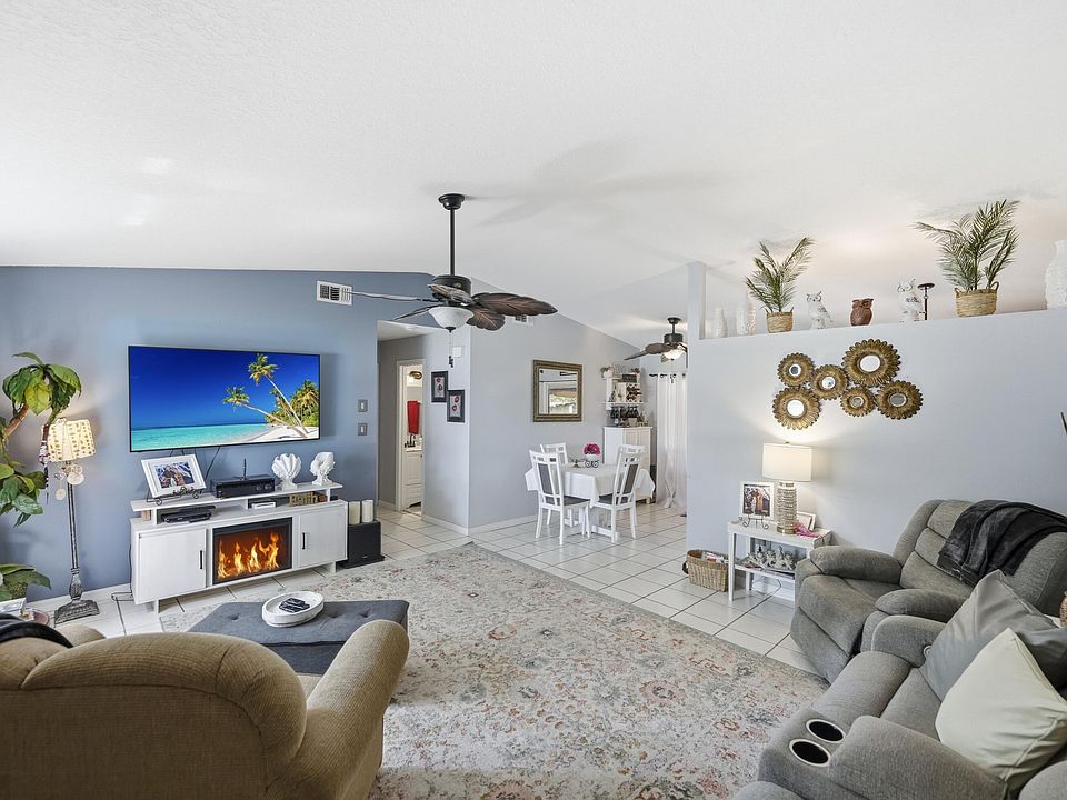 1st image of 225 SW Crescent Avenue