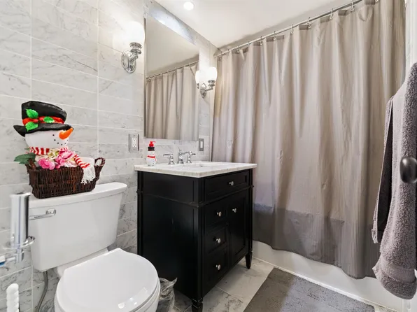 9060 Palisade Avenue image 4 of 27