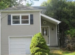 2997 Ferncrest Dr, Yorktown Heights, NY 10598