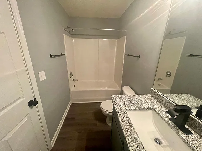 3 Bedroom 3 Bathroom Apartments, perfect for Roommates! — Photo 8