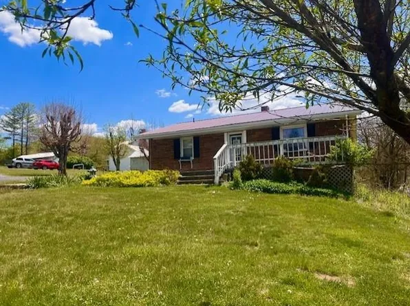 18 Lee St, Bland, VA 24315