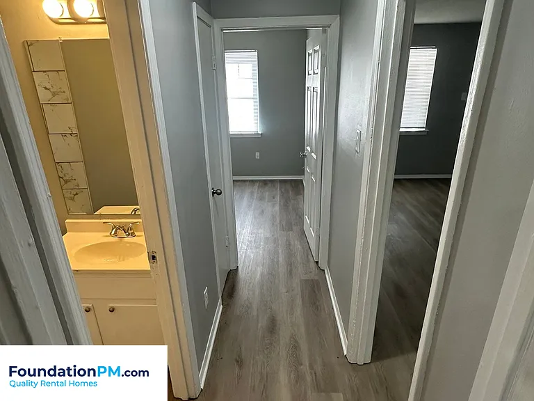 686 Westview Rd #1 — Photo 8