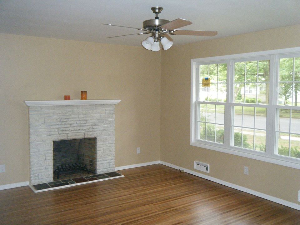 2nd image of 42 Dogwood Dr