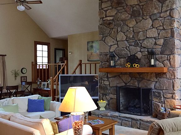 greatroom/stone fireplace