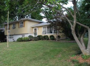 2219 18th St, Bettendorf, IA 52722