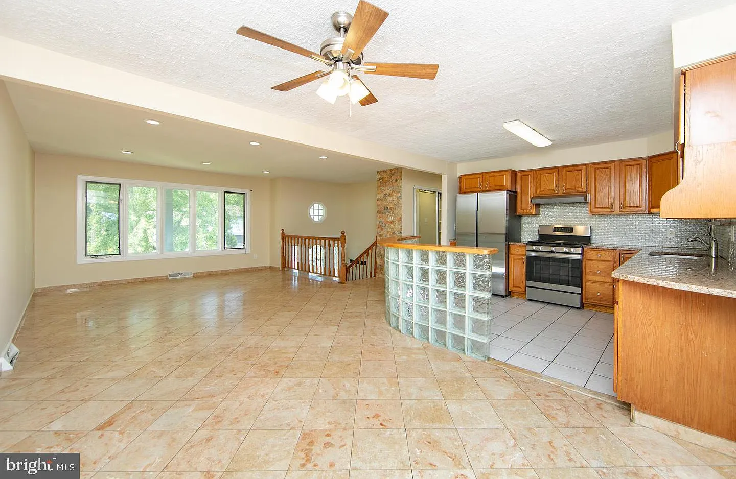 4 bed, 3.0 bath, 1938 sqft, $3,600 — Photo 3