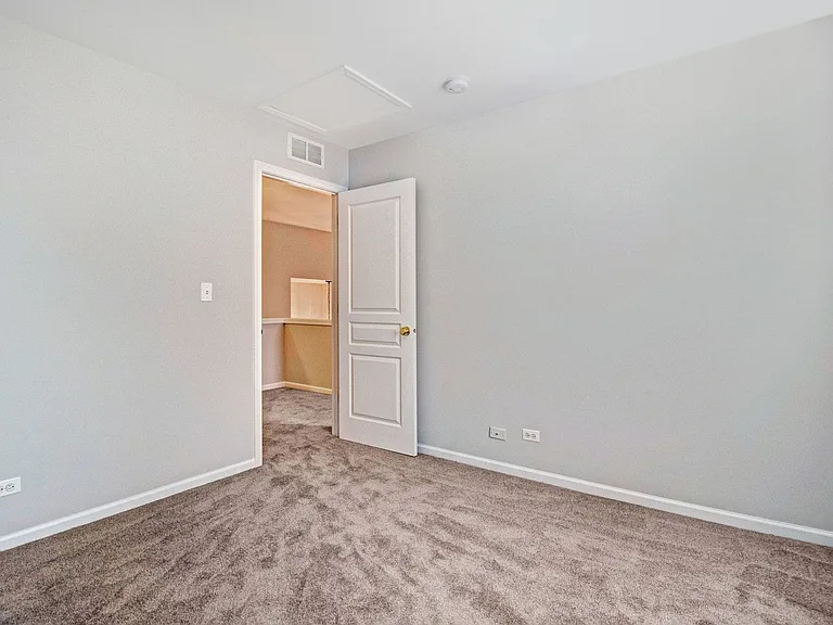 409 Metropolitan St — Photo 20