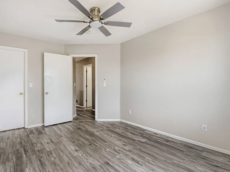15043 E 50th Ave #3 — Photo 3