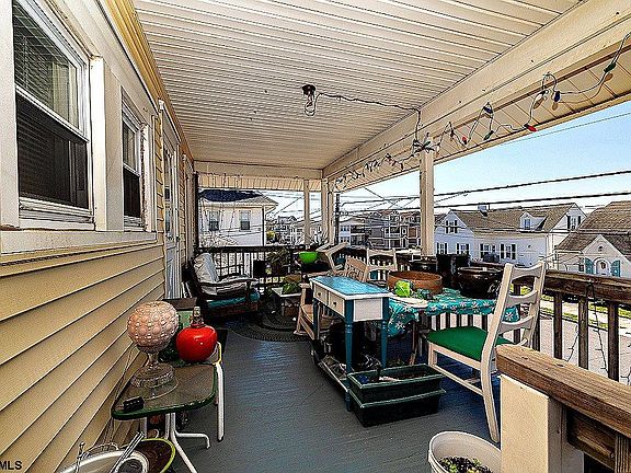 3rd image of 615 North St #2
