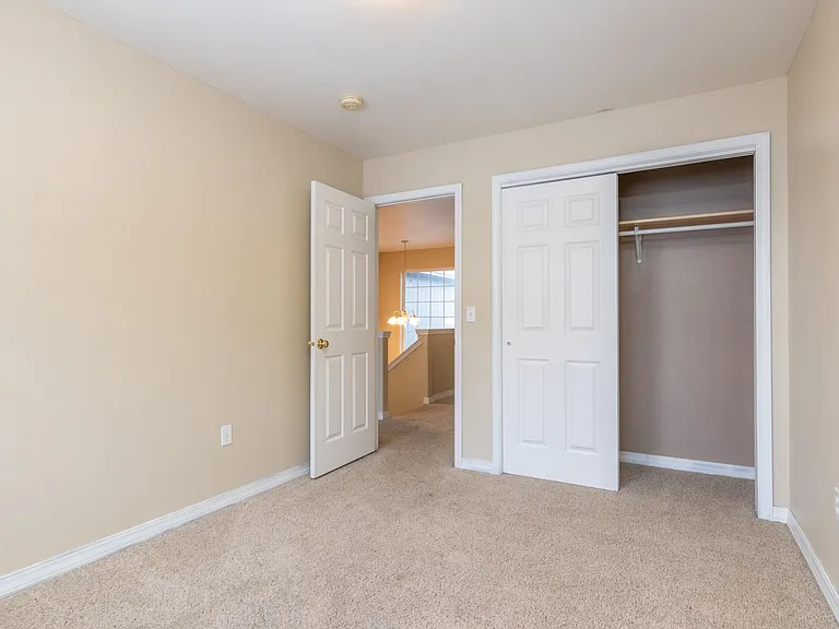 516 S Arthur St — Photo 12