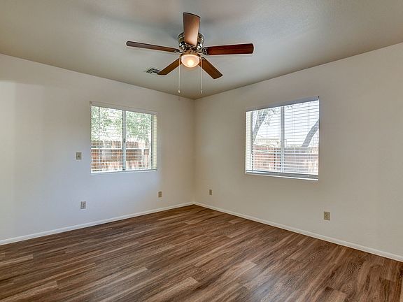 4th image of 114 Bradshaw Dr APT B