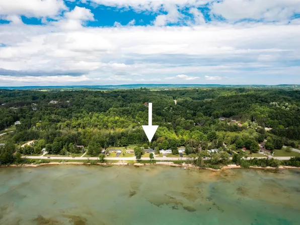 4448 S West Bay Shore Dr, Suttons Bay, MI 49682