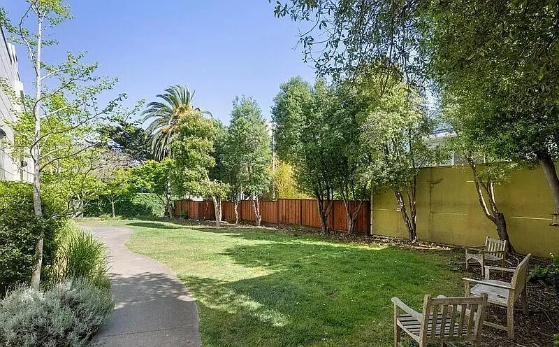 1 bed, 1.0 bath, 852 sqft, $4,000 — Photo 1