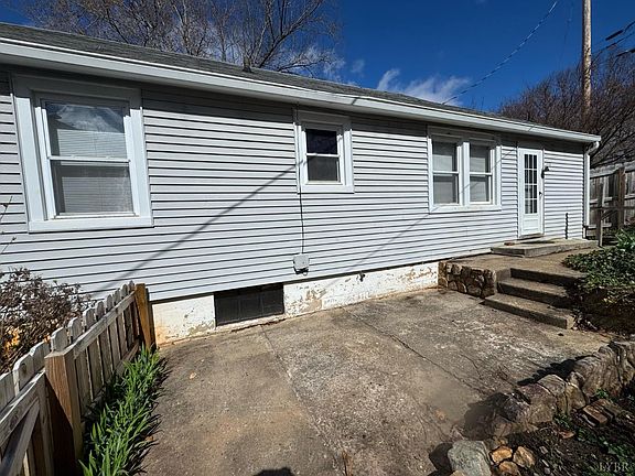 2nd image of 400 Arlington St
