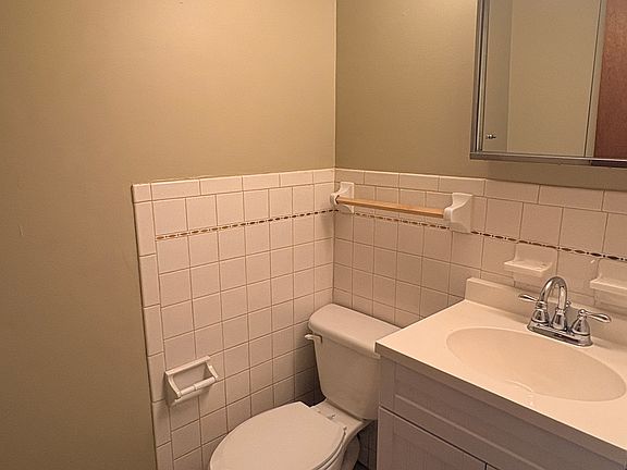 5th image of 2200 Lake Glen Ct