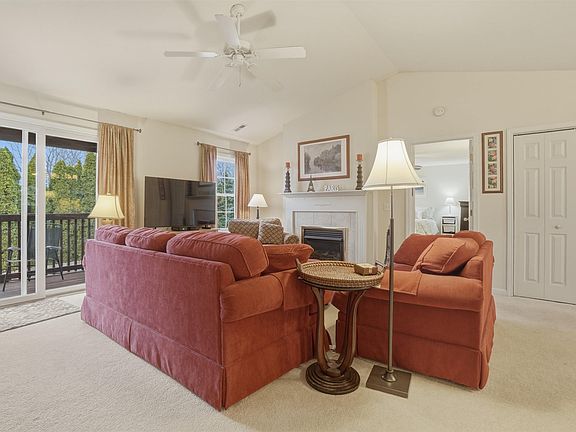 4th image of 914 W Trailcreek Dr