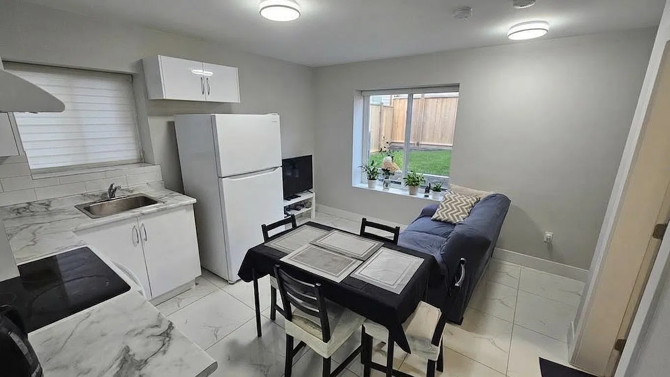 2 bed, $1,300 — Photo 3