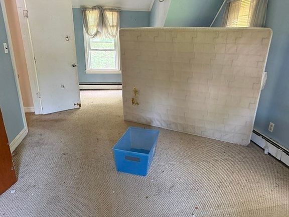 5th image of 1592 Elm St