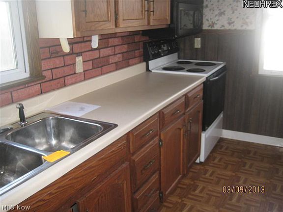 3rd image of 1219 E Myrtle Ave