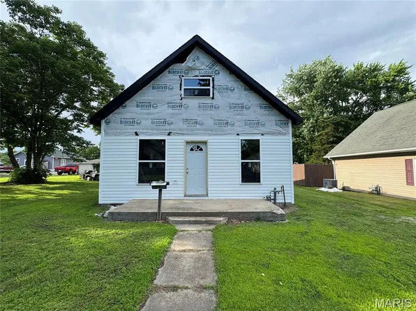 603 E Chestnut St, Gillespie, IL 62033