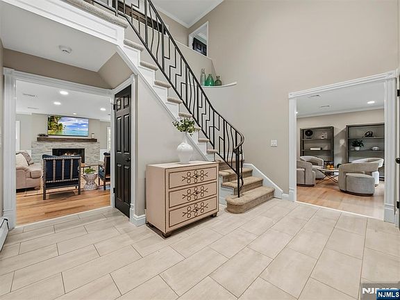 2nd image of 22 Millstream Road