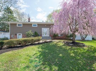 46 E Lyons St, Melville, NY 11747