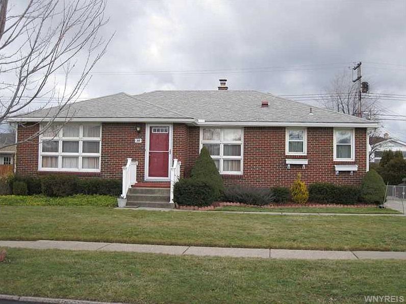 1st image of 144 Nadine Dr